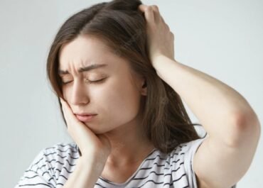 Lower Jaw Toothache and Ear Pain in the Same Side